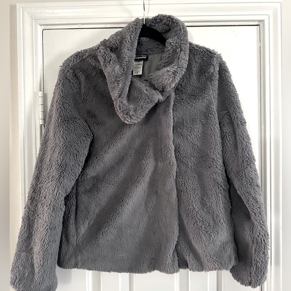 Patagonia Jackets & Blazers - Patagonia Gray Faux Fur Sherpa Soft Fluffy Zip Jacket Coat Women’s Small